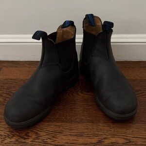 Blundstone Black 566 Chelsea Boots with Blue Accents